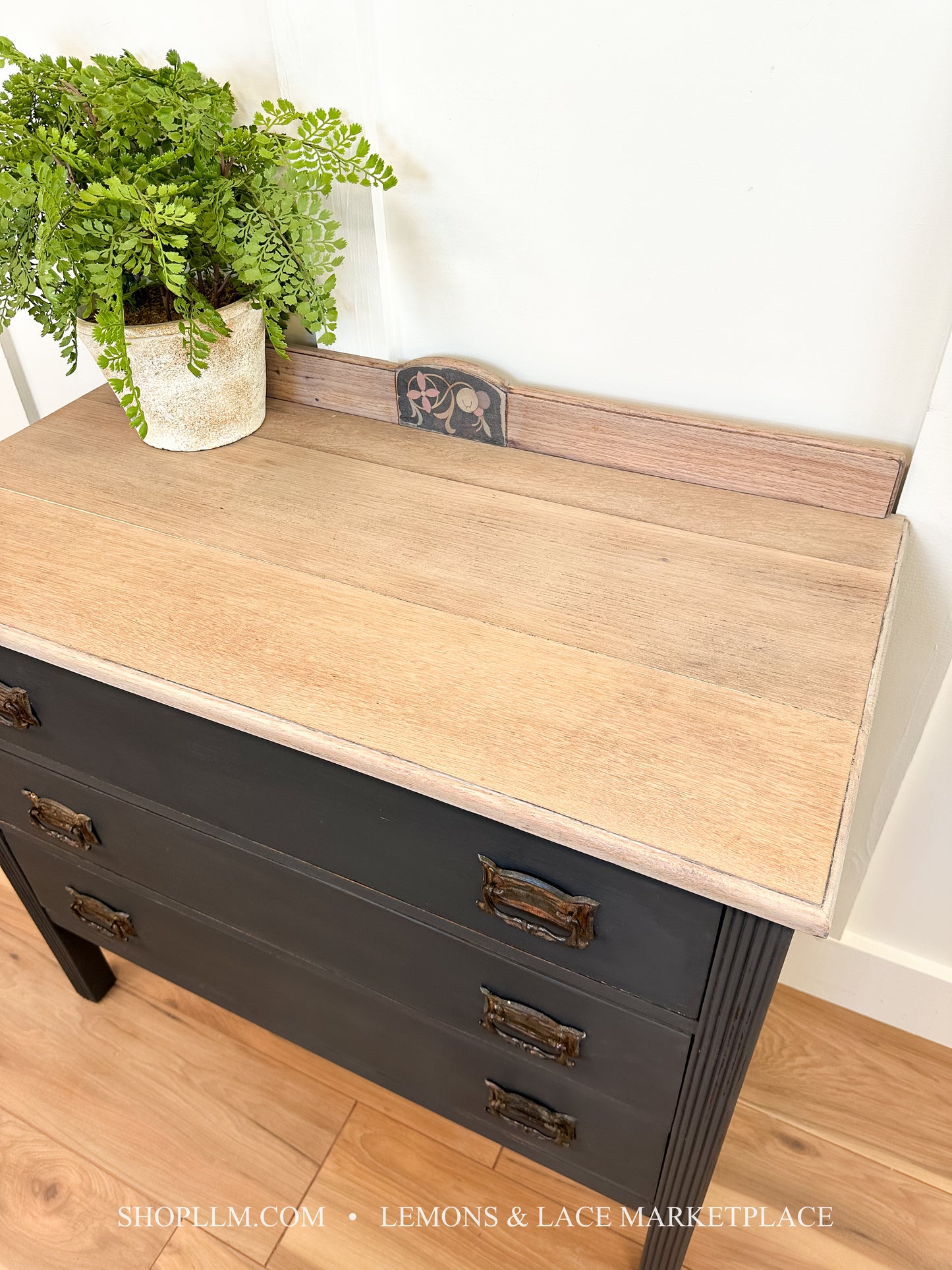 Graphite/Paris Grey Chest of Drawers