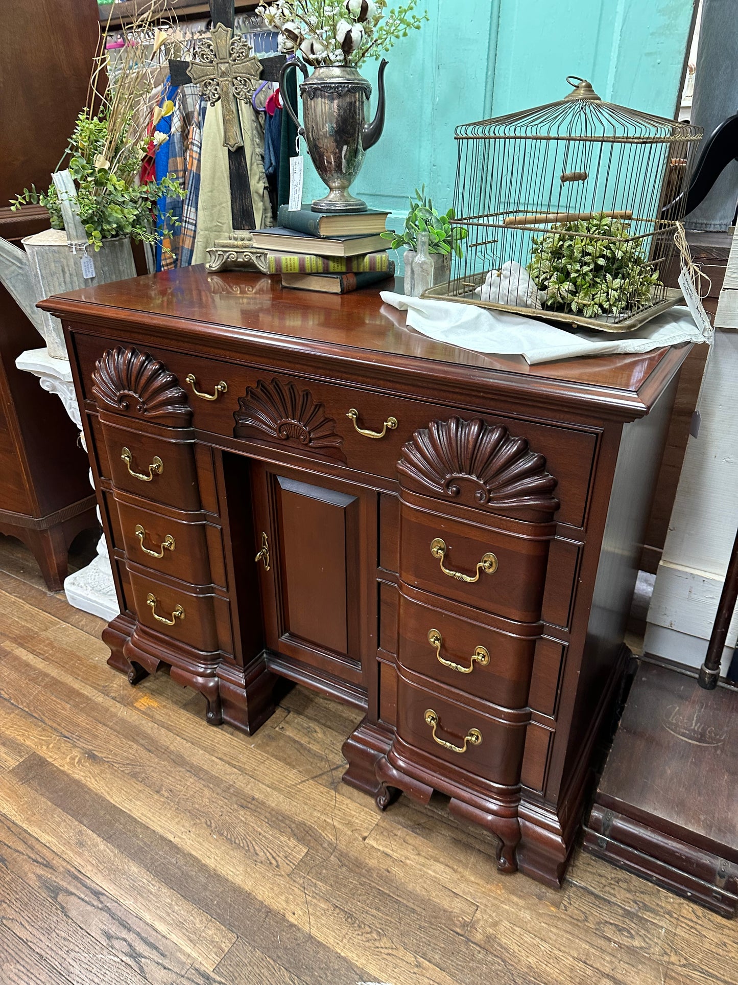Link-Taylor Solid Heirloom Solid Mahogany Chest