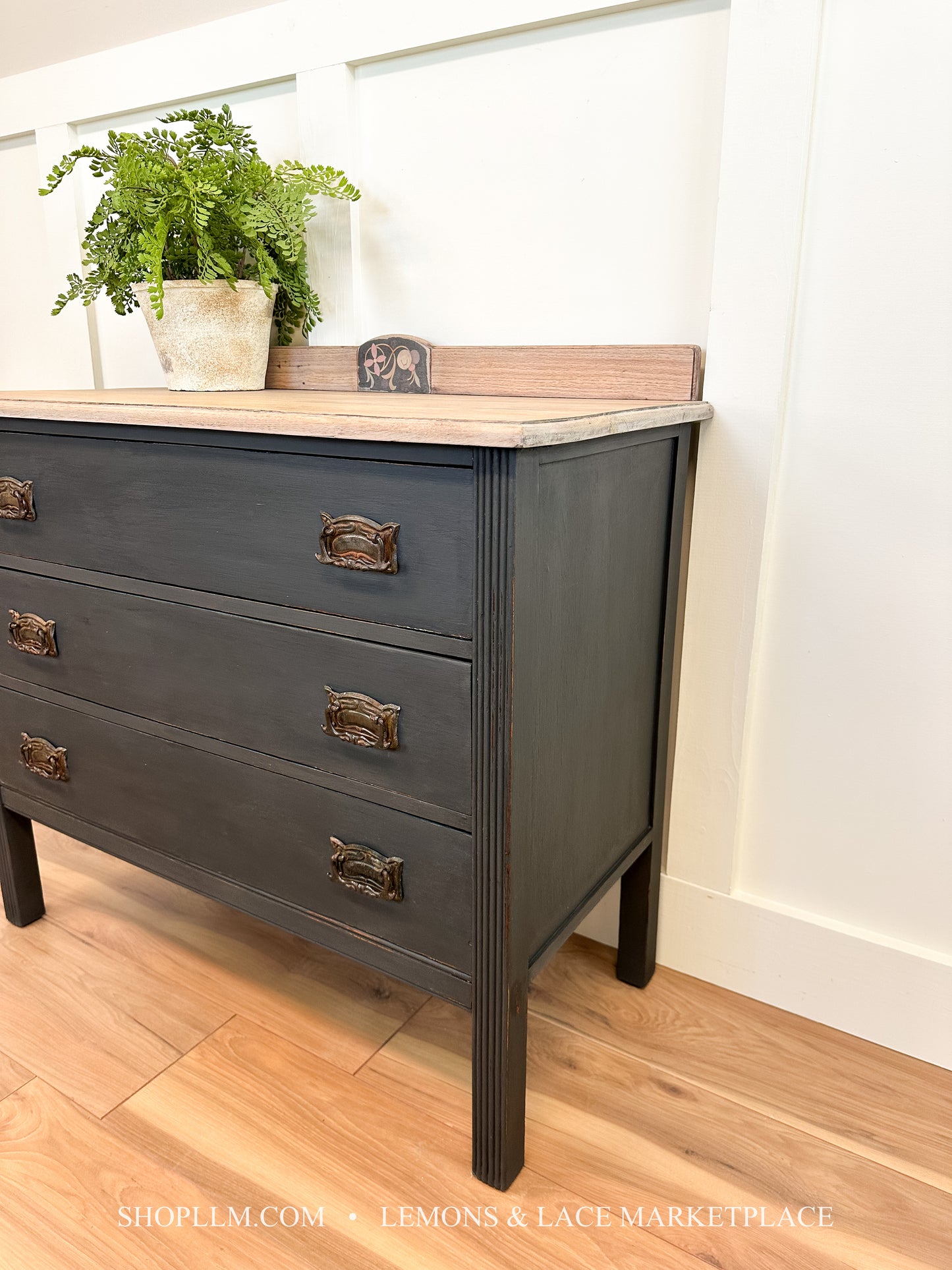 Graphite/Paris Grey Chest of Drawers