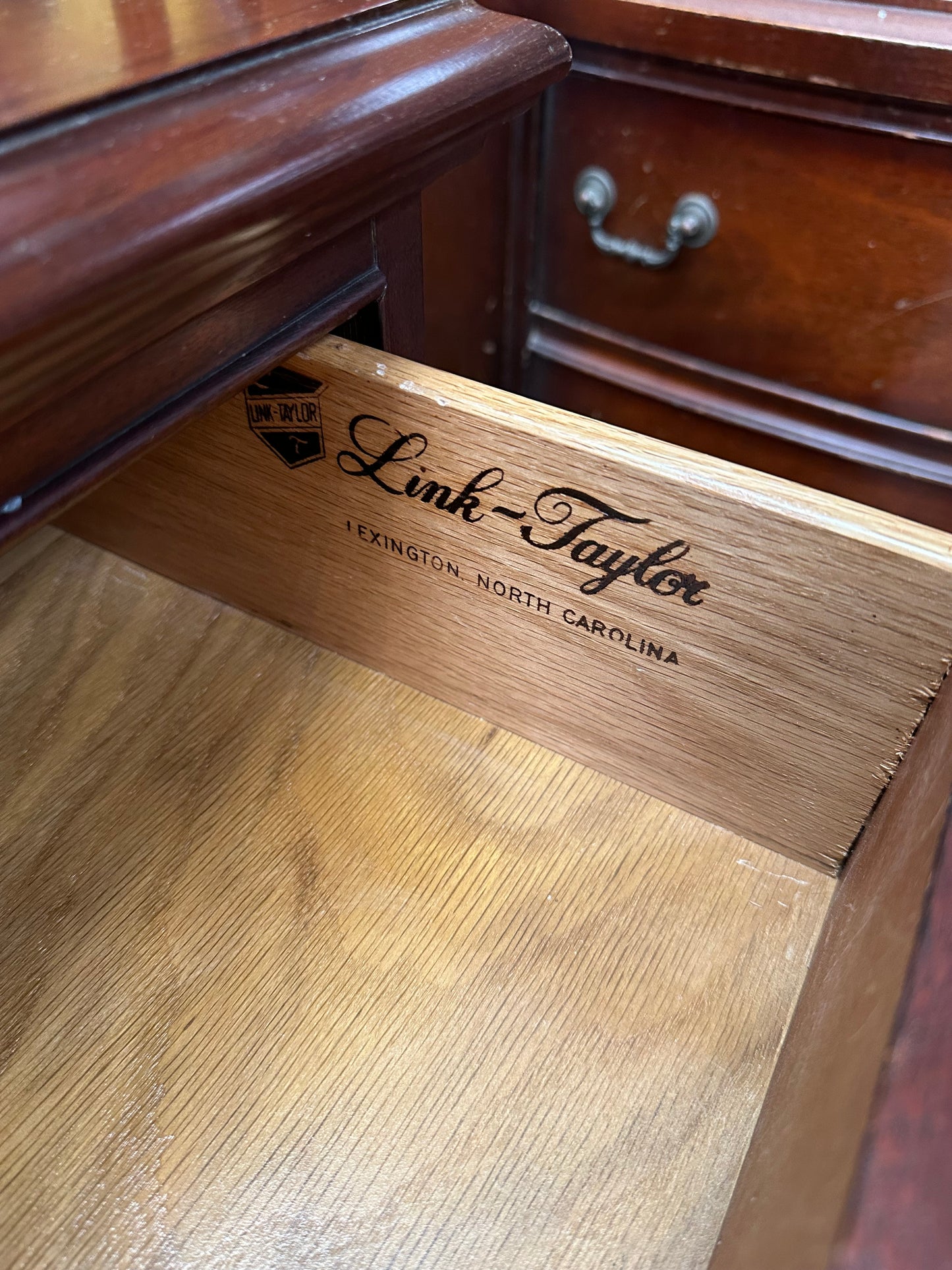 Link-Taylor Solid Heirloom Solid Mahogany Chest