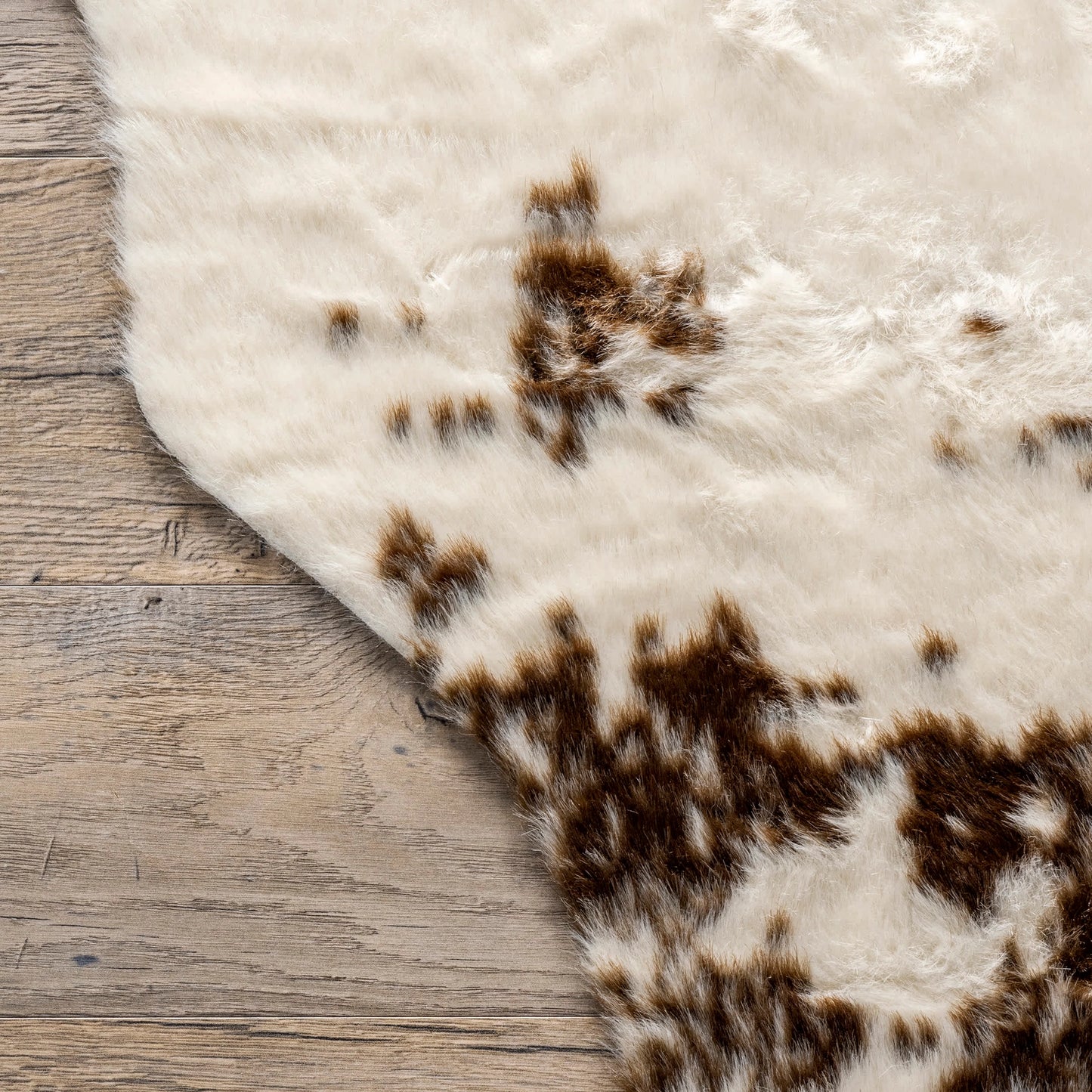 Faux Cowhide Washable Area Rug / 3'10"x5'