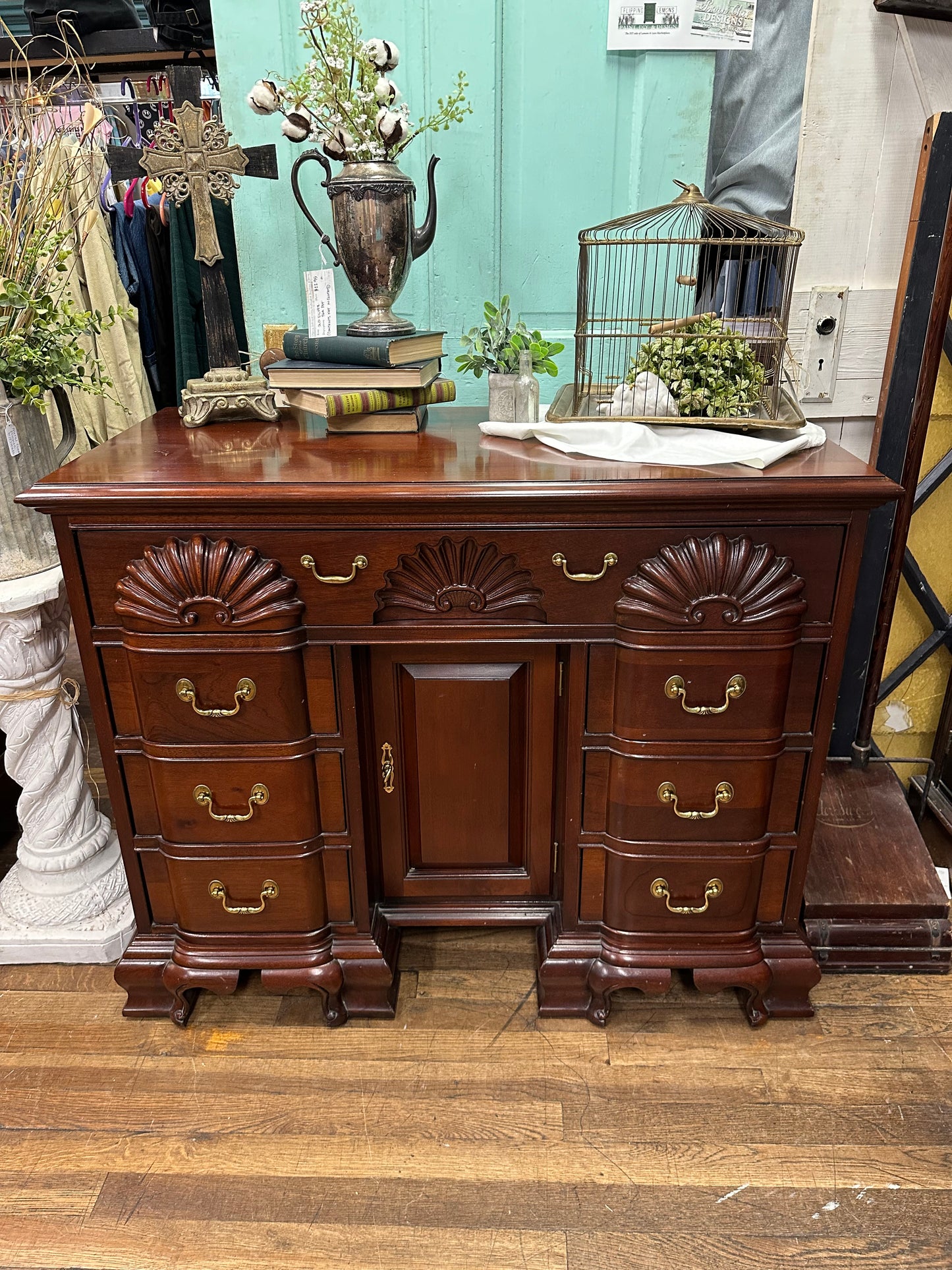 Link-Taylor Solid Heirloom Solid Mahogany Chest