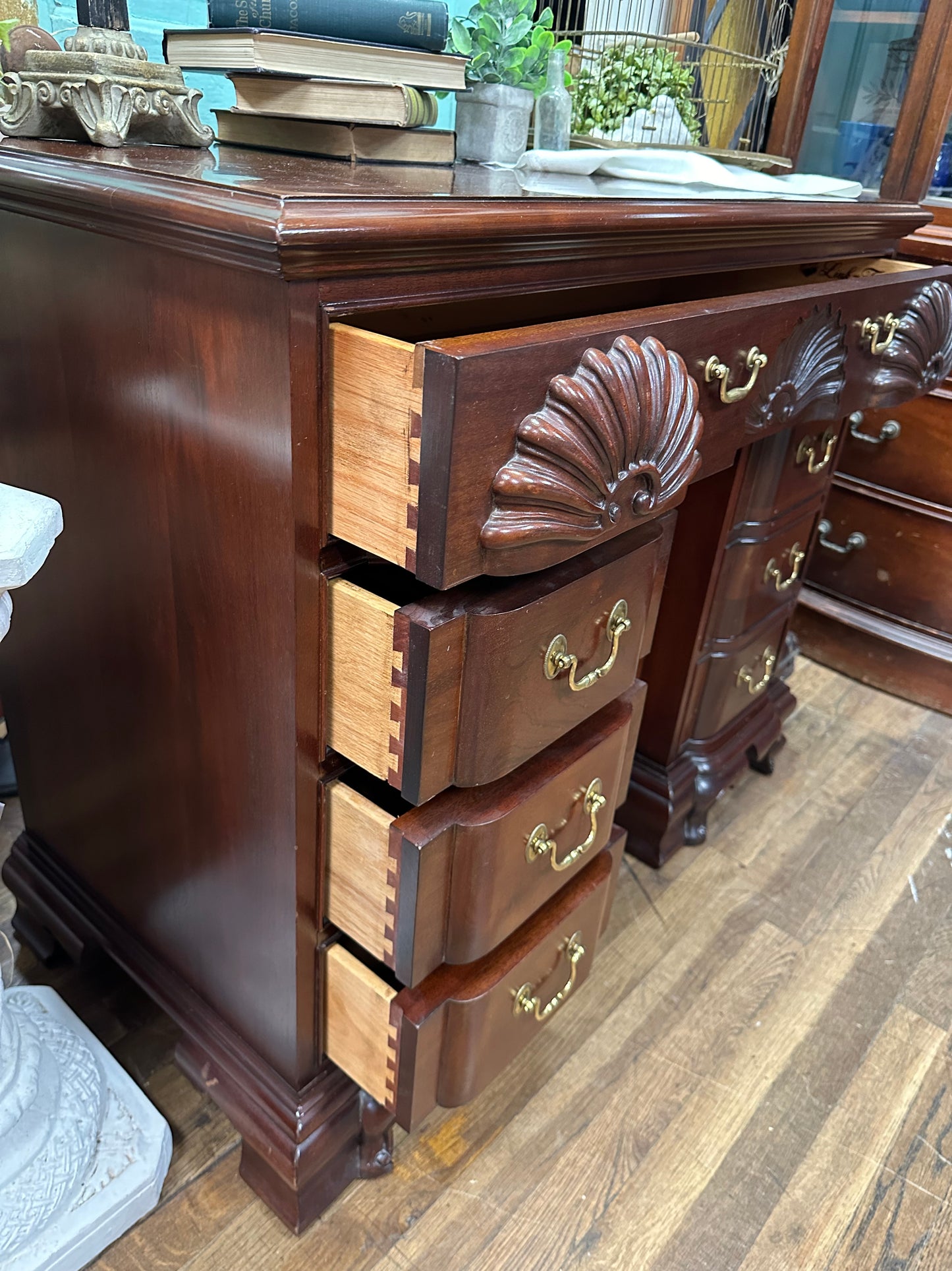 Link-Taylor Solid Heirloom Solid Mahogany Chest