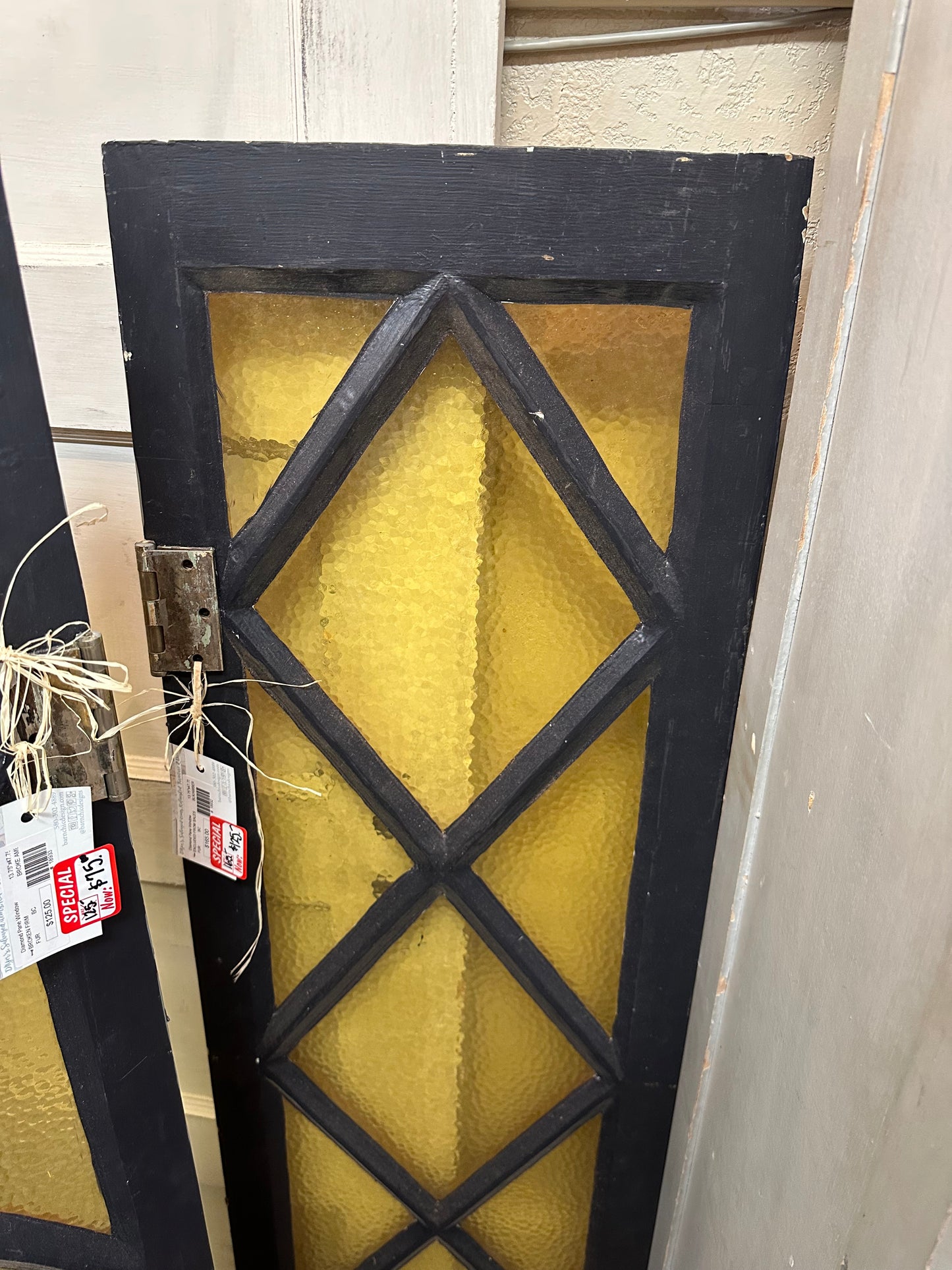 Diamond Pane Window-BLK/AMBER : 13.75"x47.75