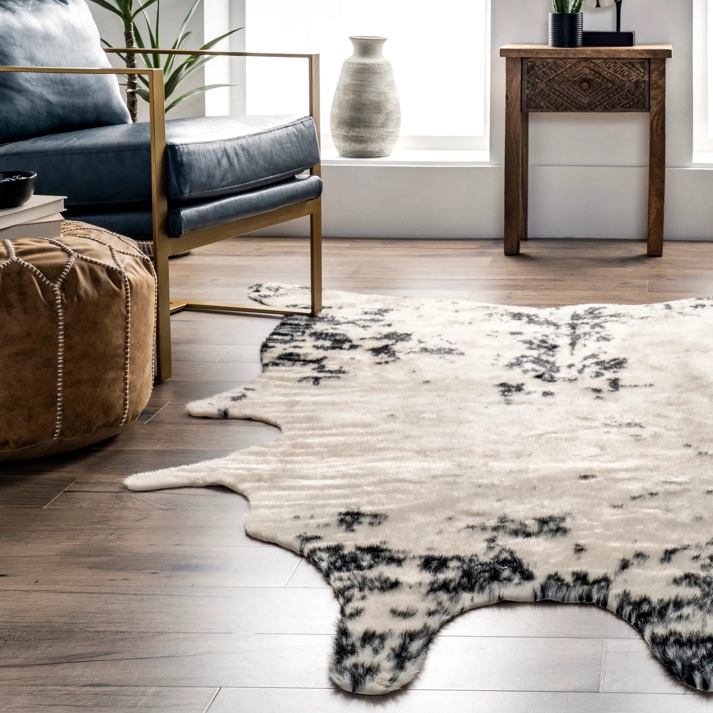 Faux Cowhide Washable Area Rug / 3'10"x5'