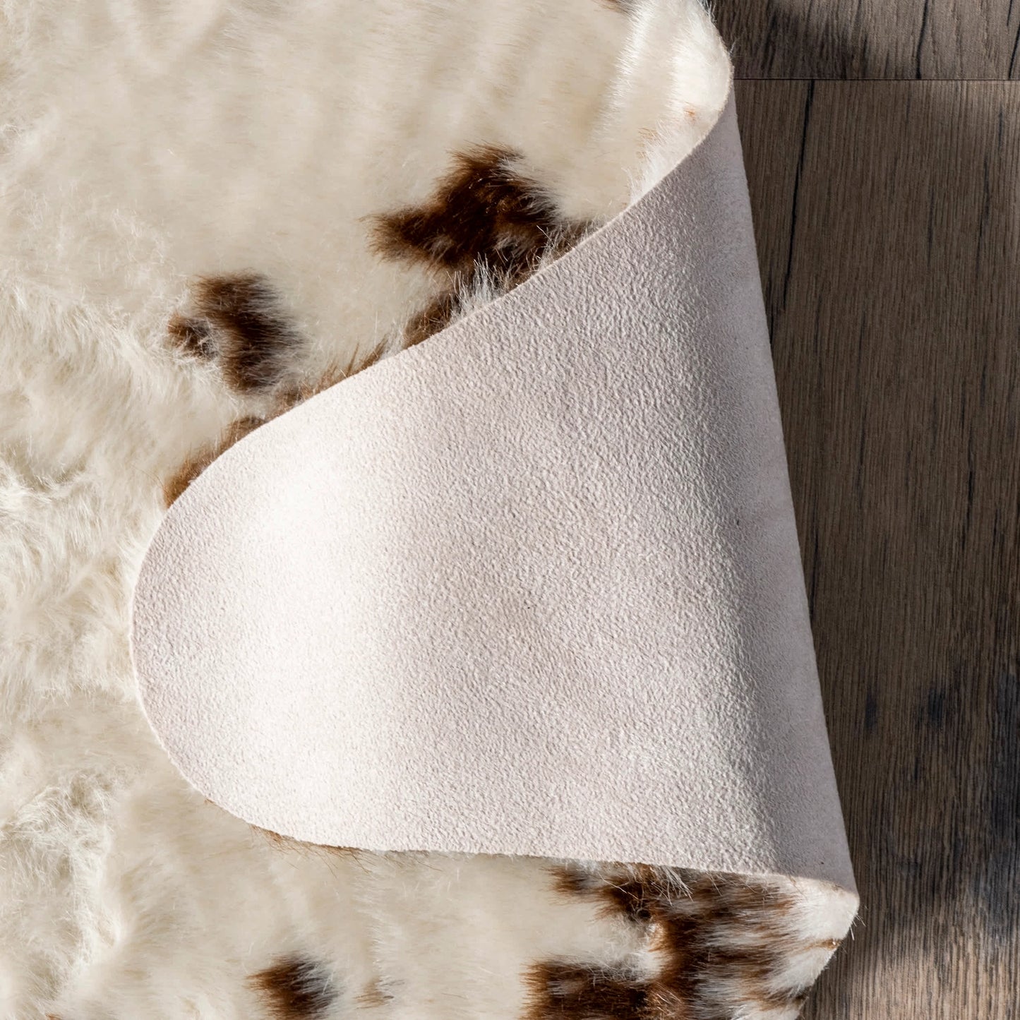 Faux Cowhide Washable Area Rug / 3'10"x5'